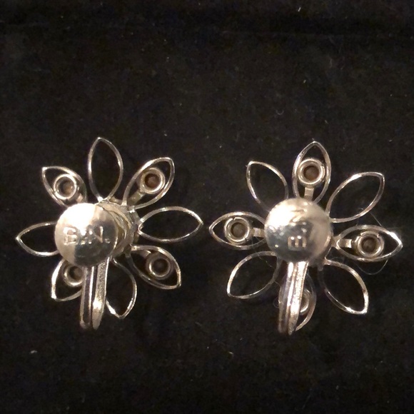B.N. Silver Tone Rhinestone Screwback Earrings - Picture 3 of 4